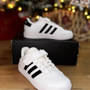 Adidas Grand Court 2.0 Sneaker - Kids  Size 2